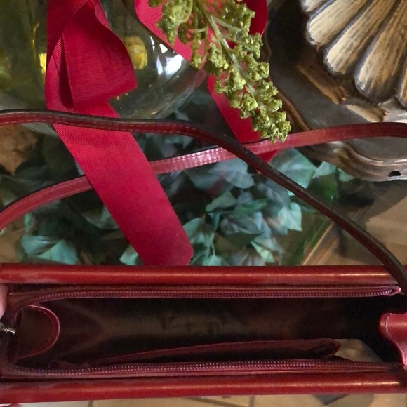 Red Clutch Bag with straps - Picture 5 of 5